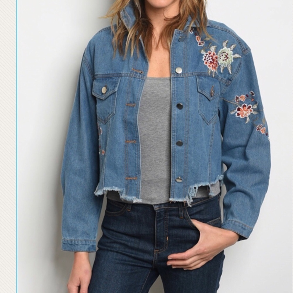 Boho embroidered Destroyed denim crop jacket